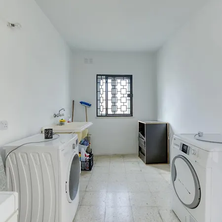 Spacious 4br With Wine Cellar In By 360 Estates Zebbug (Southern Region)