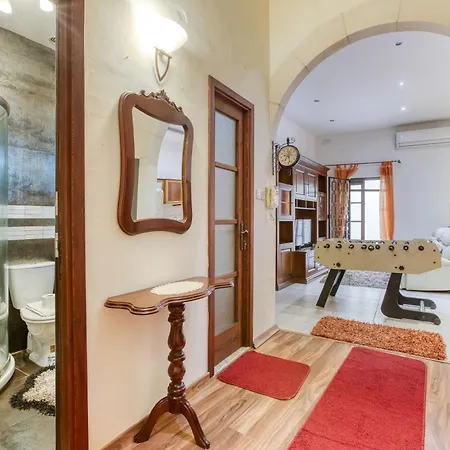 Spacious 4br With Wine Cellar In By 360 Estates Nyaraló *