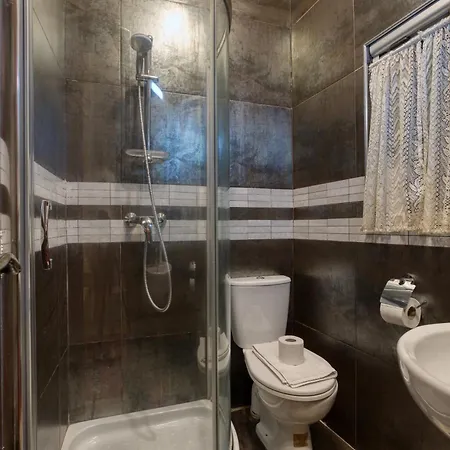 Spacious 4br With Wine Cellar In By 360 Estates Nyaraló