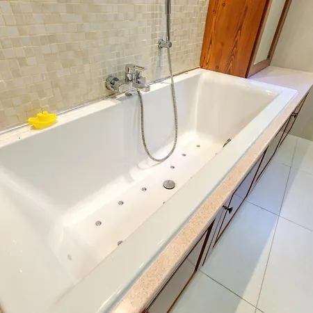 Holiday home Spacious 4br With Wine Cellar In By 360 Estates *