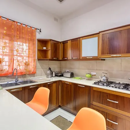 Nyaraló Spacious 4br With Wine Cellar In By 360 Estates Żebbuġ