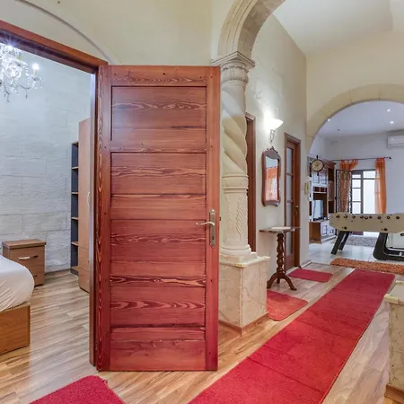 Spacious 4br With Wine Cellar In By 360 Estates *