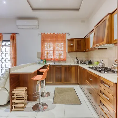 Spacious 4br With Wine Cellar In By 360 Estates Holiday home