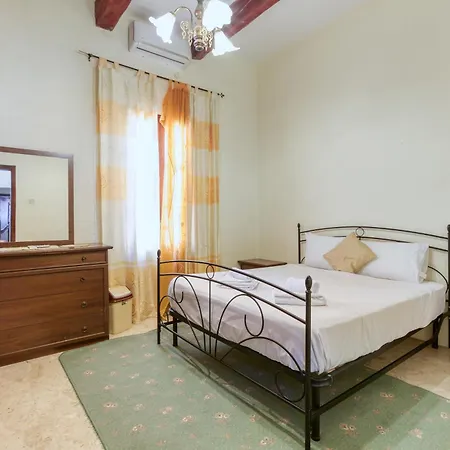 Spacious 4br With Wine Cellar In By 360 Estates Zebbug (Southern Region)