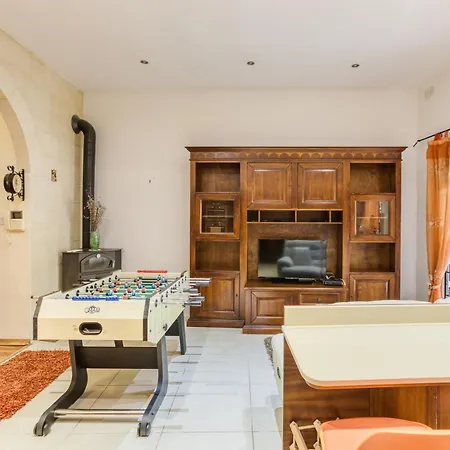 Spacious 4br With Wine Cellar In By 360 Estates Nyaraló Żebbuġ