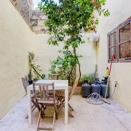 Nyaraló Spacious 4br With Wine Cellar In By 360 Estates Żebbuġ