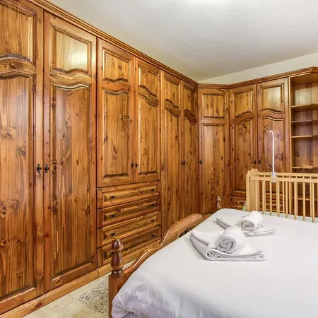 Holiday home Spacious 4br With Wine Cellar In By 360 Estates *